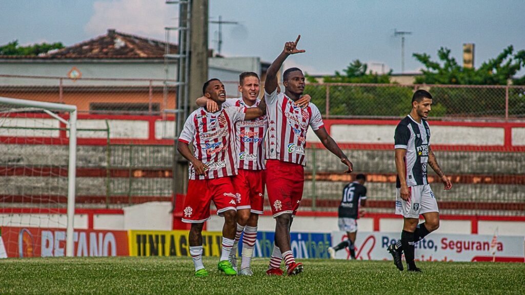 Bangu chega invicto e com o artilheiro do Carioca contra o Flamengo