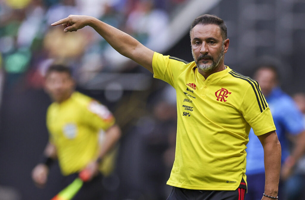 Vitor Pereira em jogo do Flamengo, treinador apontou principal motivo para derrota do Flamengo contra o Fluminense na Taça Guanabara