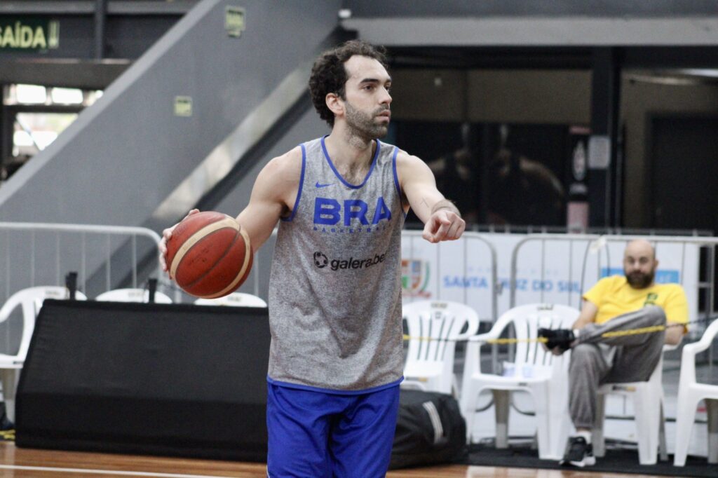 Benite em treino da seleção brasileira