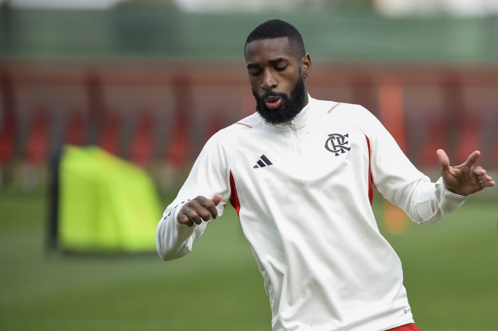 Gerson em treino do Flamengo, atleta fez acordo com banco BRB para evitar penhora