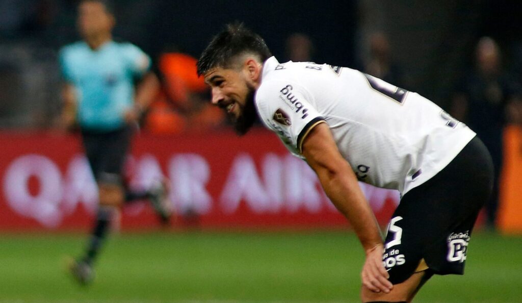 bruno méndez em jogo do corinthians contra flamengo