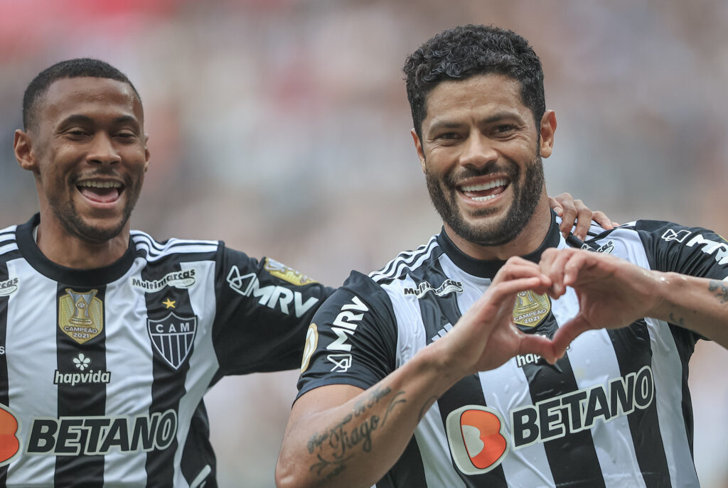 hulk e ademir em jogo do atletico mg