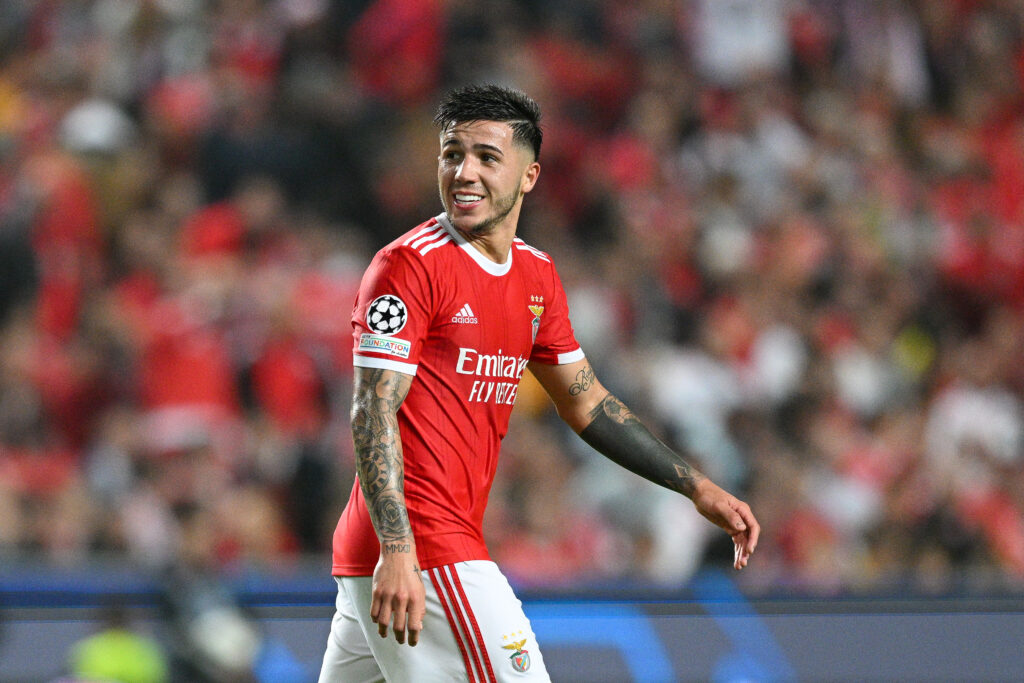 Enzo Fernández é vendido pelo Benfica por valor recorde e vai para o Chelsea; Flamengo teve interesse no jogador