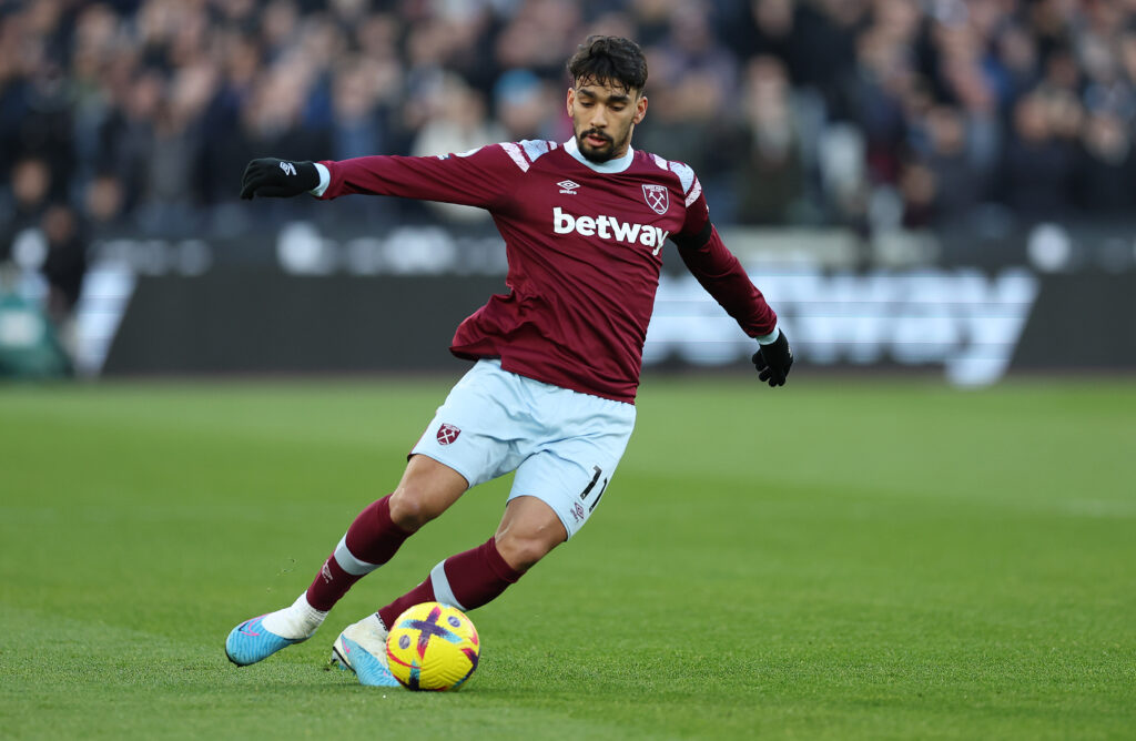 Paquetá em campo com a camisa do West Ham