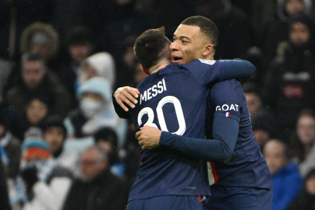 Messi e Mbappé pelo PSG