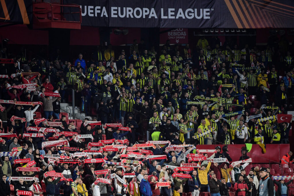 Fenerbahçe e Sevilla se enfrentam pela Liga Europa