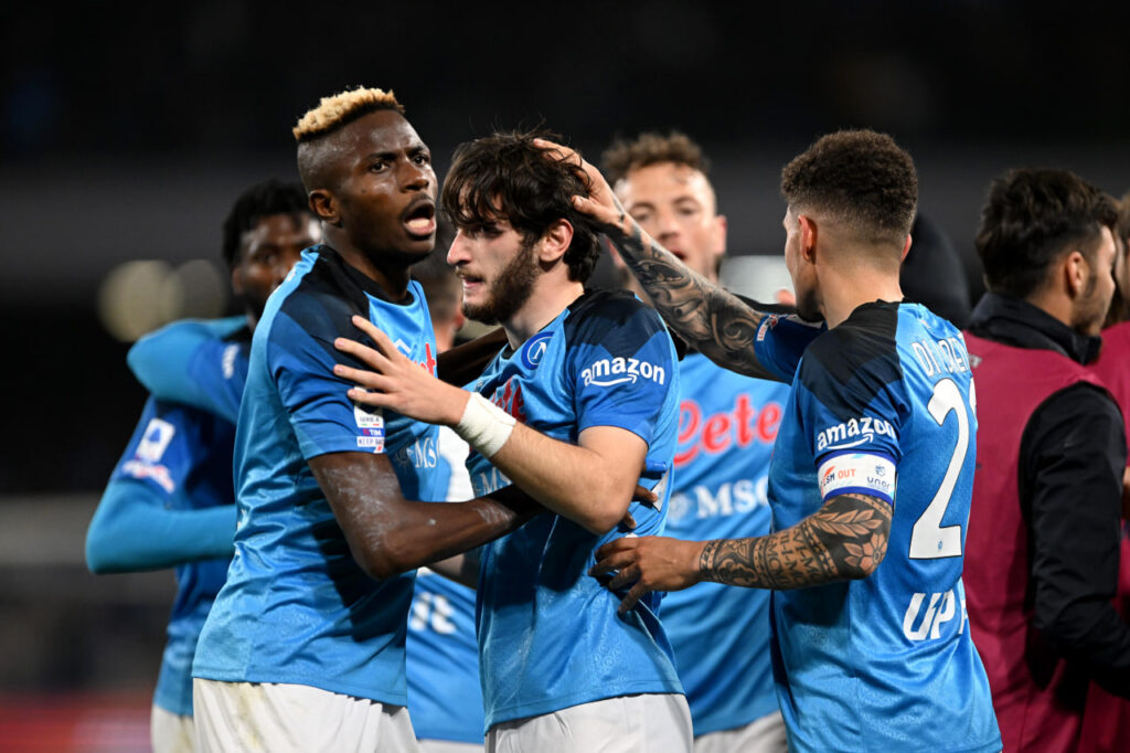 Napoli e Frankfurt se enfrentam pela Champions League; técnico Marcelo Gallardo, sonho de torcedores do Flamengo, pode comandar o time na próxima temporada