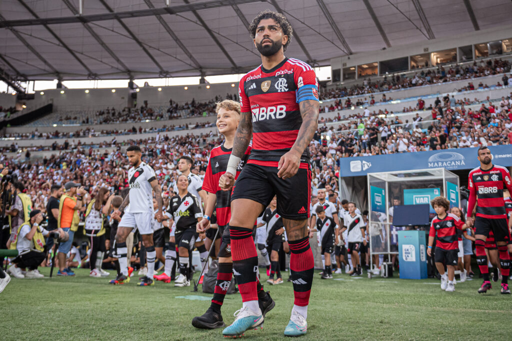 Gabigol entrando em campo pelo Flamengo; últimas notícias, jogo contra o Maringá e jogo no brasileirão sub-20