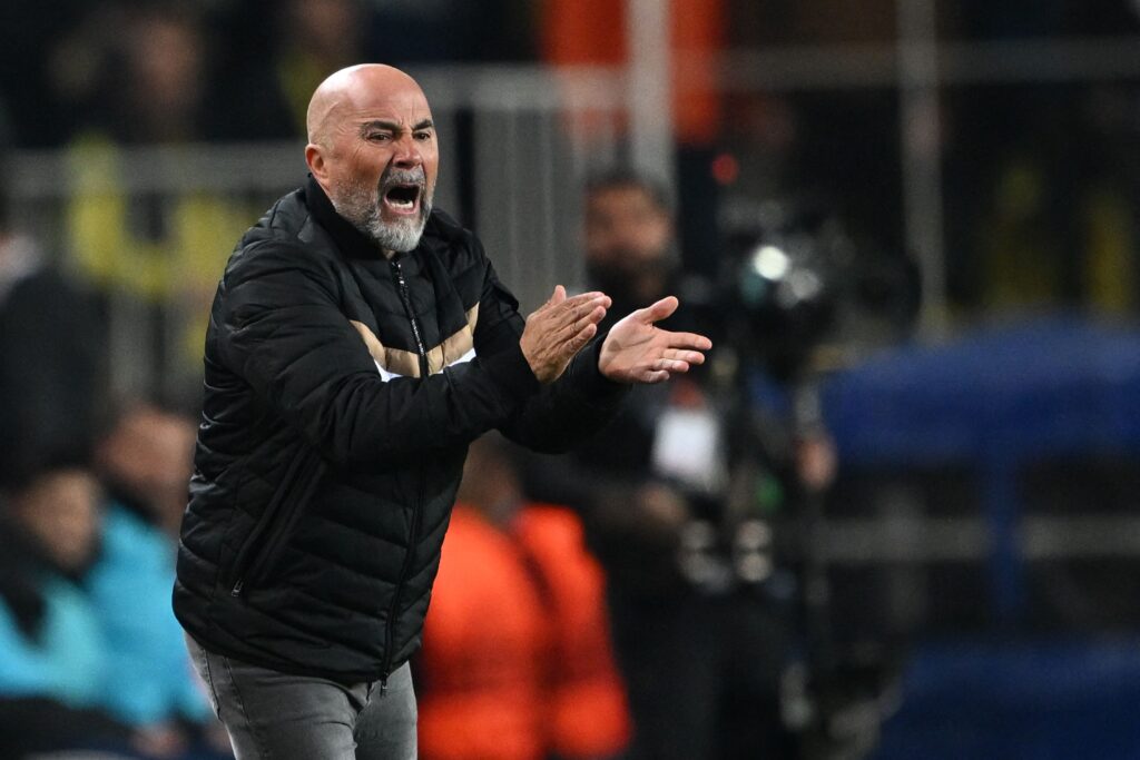 Sampaoli em jogo do Sevilla; treinador foi anunciado como novo técnico do Flamengo, próximo jogo e as últimas notícias