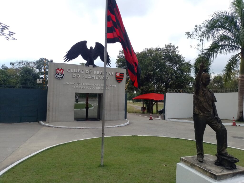 Entrada do CT Ninho do Urubu, do Flamengo