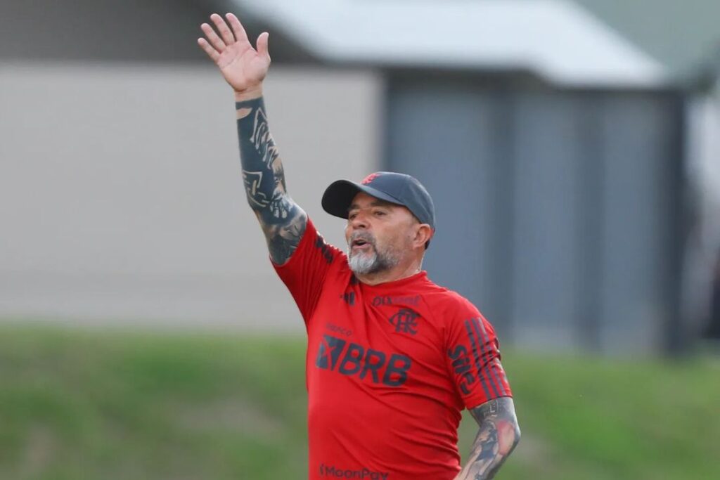 Sampaoli não esboça time no treino e cria suspense para jogo com o Botafogo