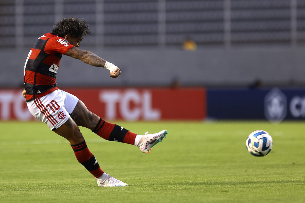 Gabigol em jogo contra o Aucas pela Libertadores