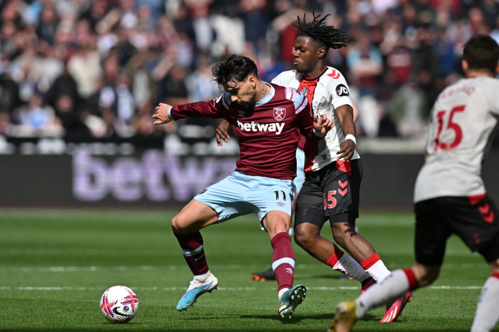 Paquetá em campo pelo West Ham na Premier League