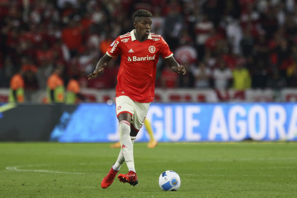Vitão projeta jogo contra Flamengo