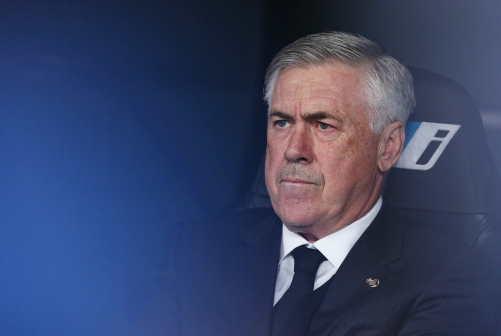 Ancelotti em jogo do Real Madrid; treinador comentou alto número de cartões de Vinícius Júnior