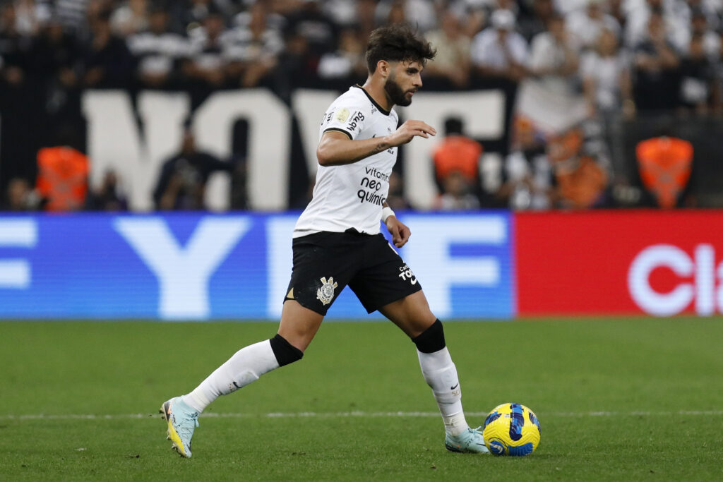 Yuri Alberto em campo pelo Corinthians; Vitória do time paulista coloca o Flamengo na zona de rebaixamento