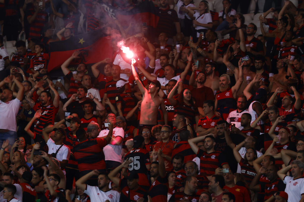 Torcida do Flamengo no Maracanã; jogo contra o Internacional pode encerrar sequência com 60 mil no Maracanã