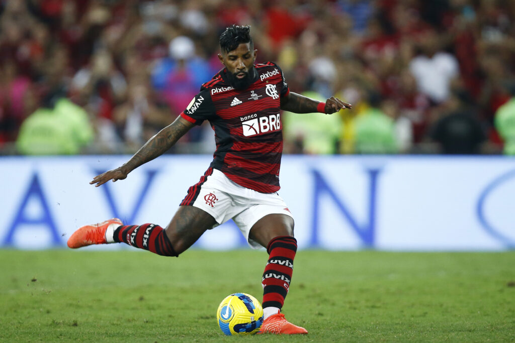 Rodinei durante cobrança na final da Copa do Brasil