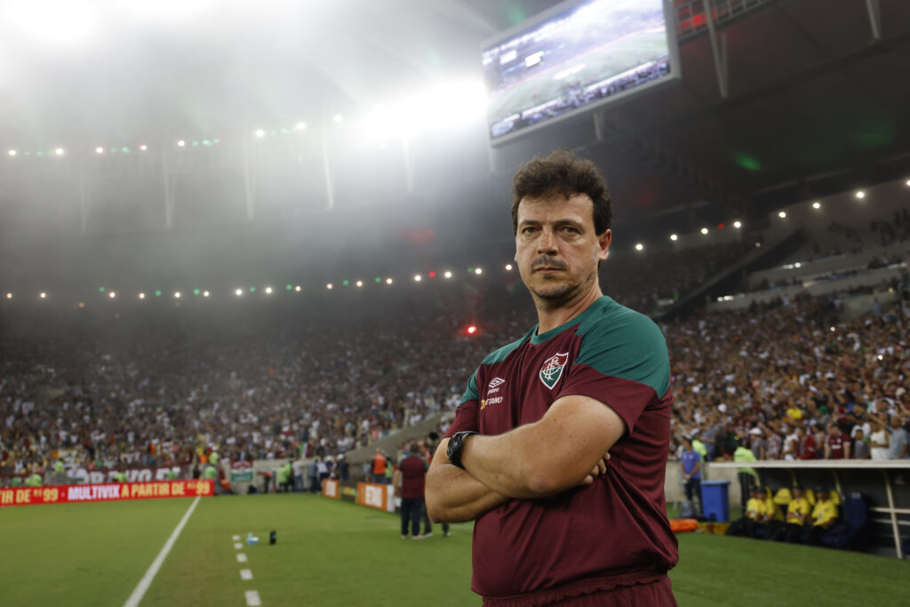 Fernando Diniz durante o Fla x Flu: empate passou o Fluminense no histórico do clássico