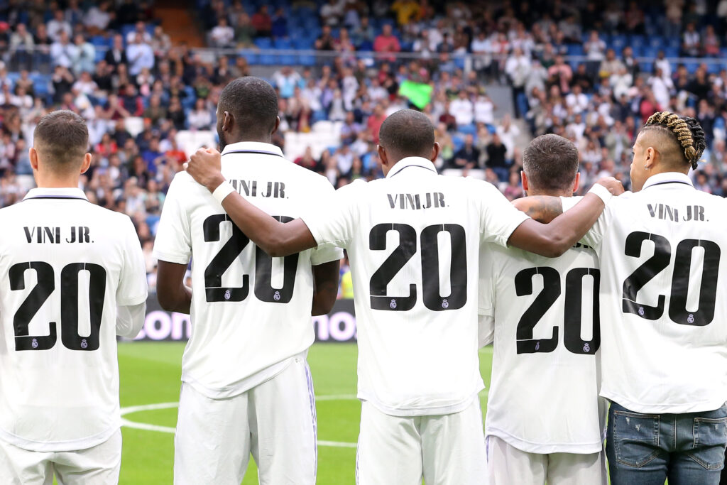 Homenagem a Vini Jr no Santiago Bernabéu