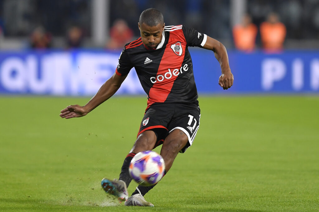 De La Cruz em jogo pelo River Plate