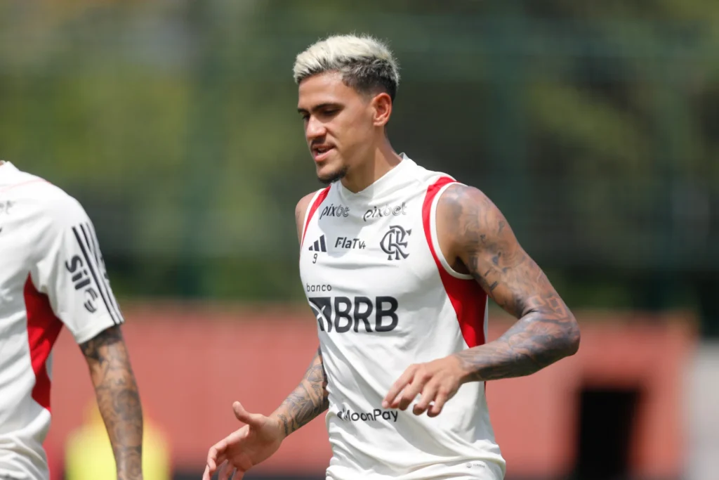 Pedro durante treino pelo Flamengo