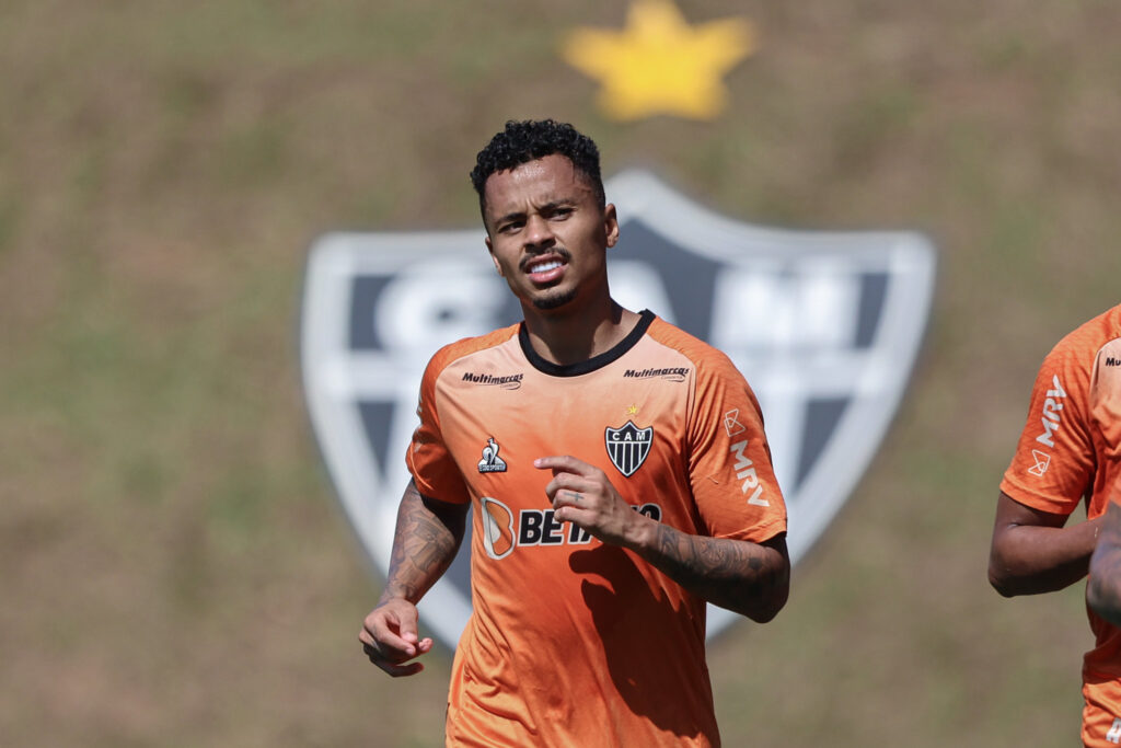 Allan começa a se irritar com o Atlético-MG