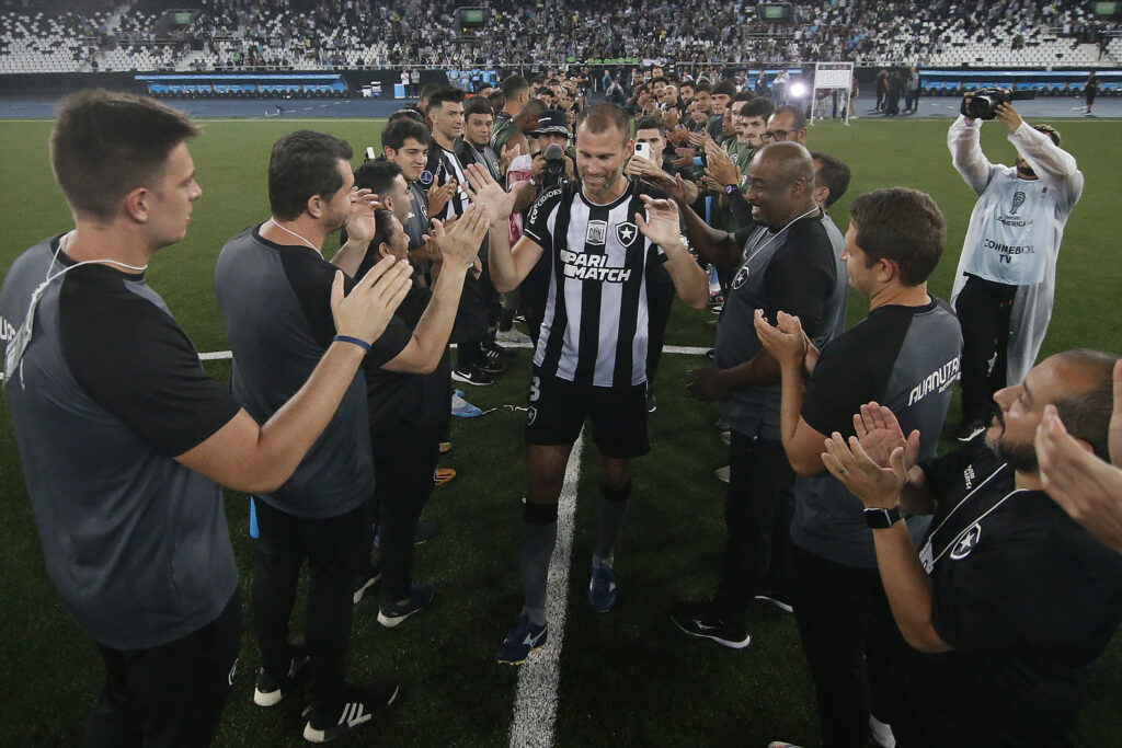 Rogério Ceni, ex-Flamengo, é renegado por jogadores do Botafogo que querem Joel Carlí