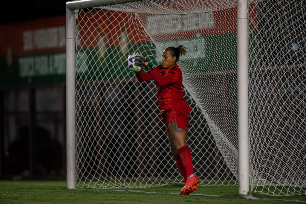 Bárbara em jogo do Flamengo; atleta foi grande surpresa na lista da Seleção Brasileira para Copa do Mundo Feminina