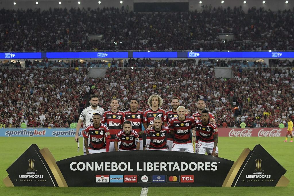 Eelenco do Flamengo perfilado antes do confronto com o Aucas, pela Libertadores