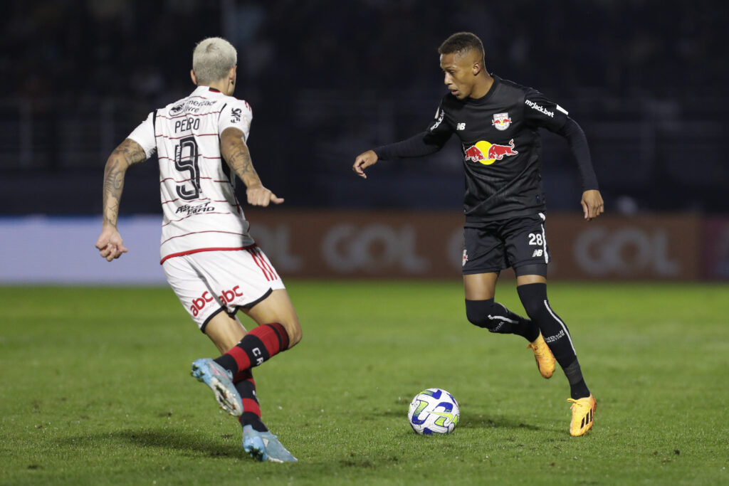 Pedro em campo pelo Flamengo contra o Red Bull Bragantino; confira os melhores momentos do jogo