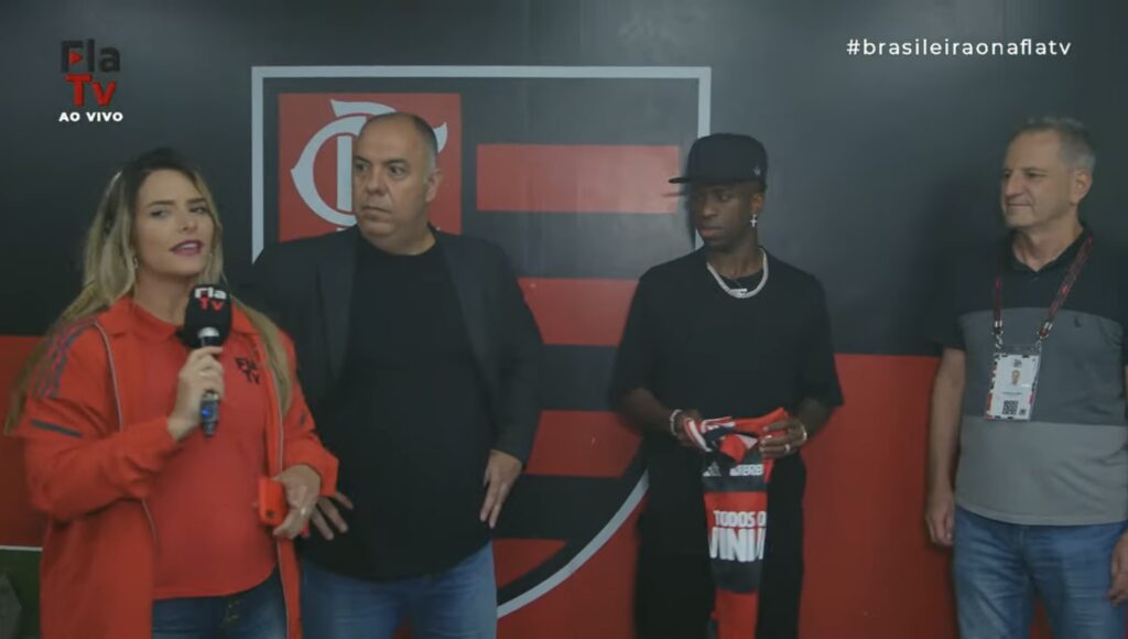 Vini Jr. esteve no Maracanã para assistir à goleada contra o Vasco e recebeu uma homenagem da diretoria do Flamengo; Braz falou sobre volta