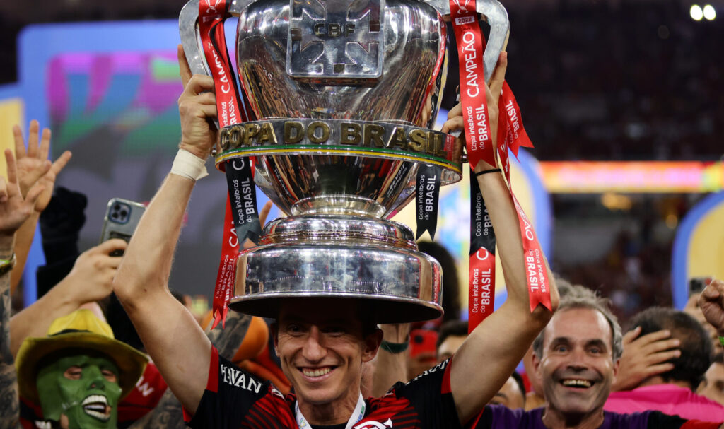 Em entrevista ao podcast "Coé, Maraca!", Filipe Luís relembrou momento de tensão na Copa do Brasil e falou sobre a torcida do Flamengo