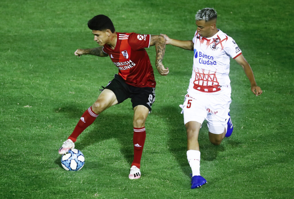 Santiago Hezze, jogador do Huracán, especulado no Flamengo