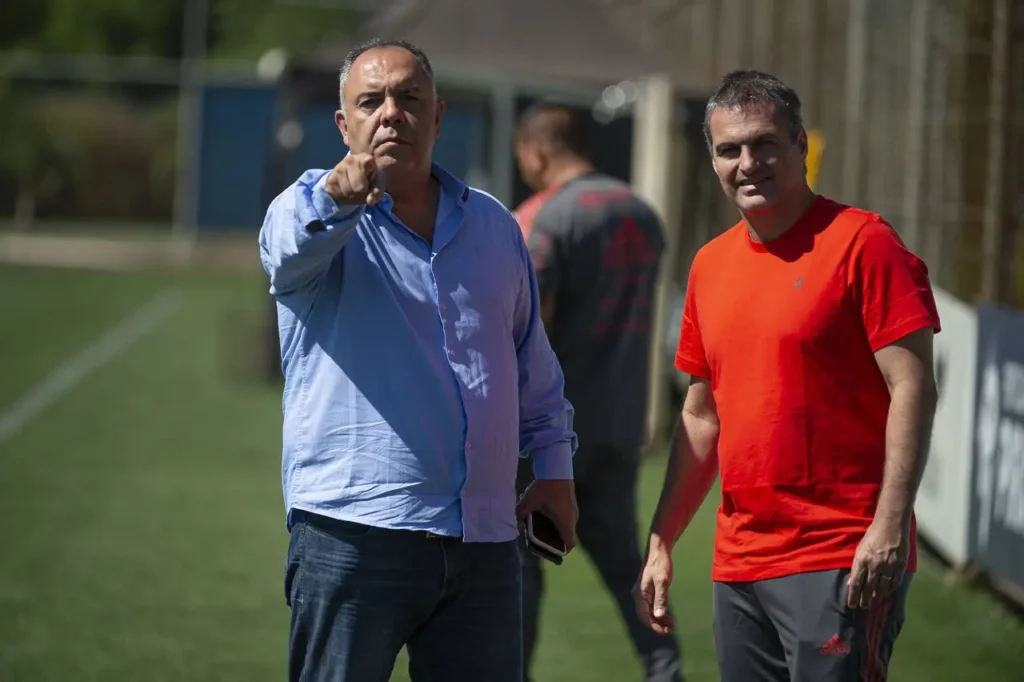 Marcos Braz e Bruno Spindel, dirigentes do Flamengo, procuram por Wendel, Claudinho e De La Cruz