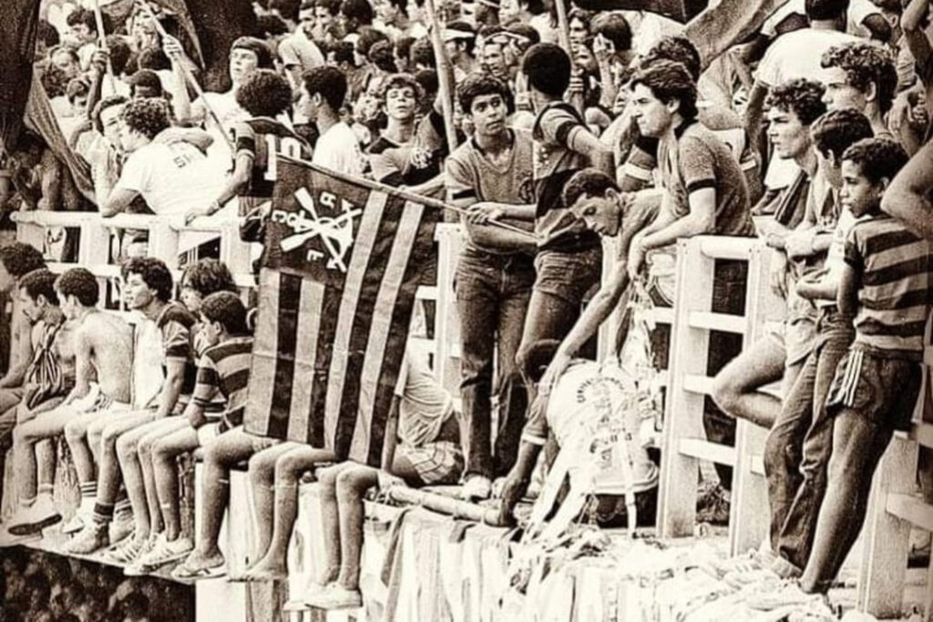 Torcida do Flamengo em 1940 já dava aulas contra os rivais do Rio de Janeiro, como o Botafogo