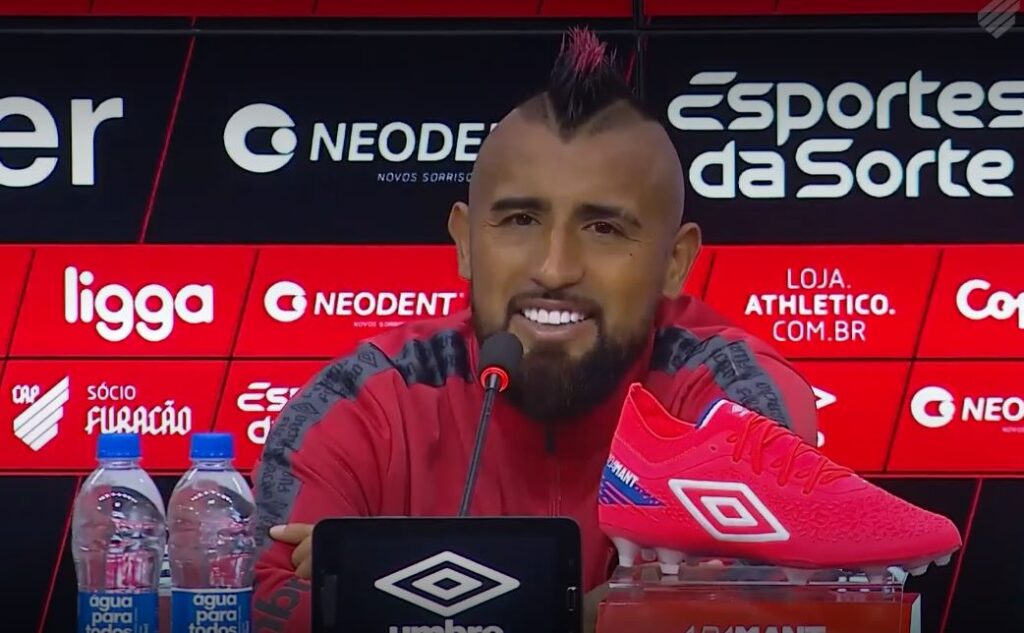 Vidal, novo reforço do Athletico-PR, dispara contra Jorge Sampaoli