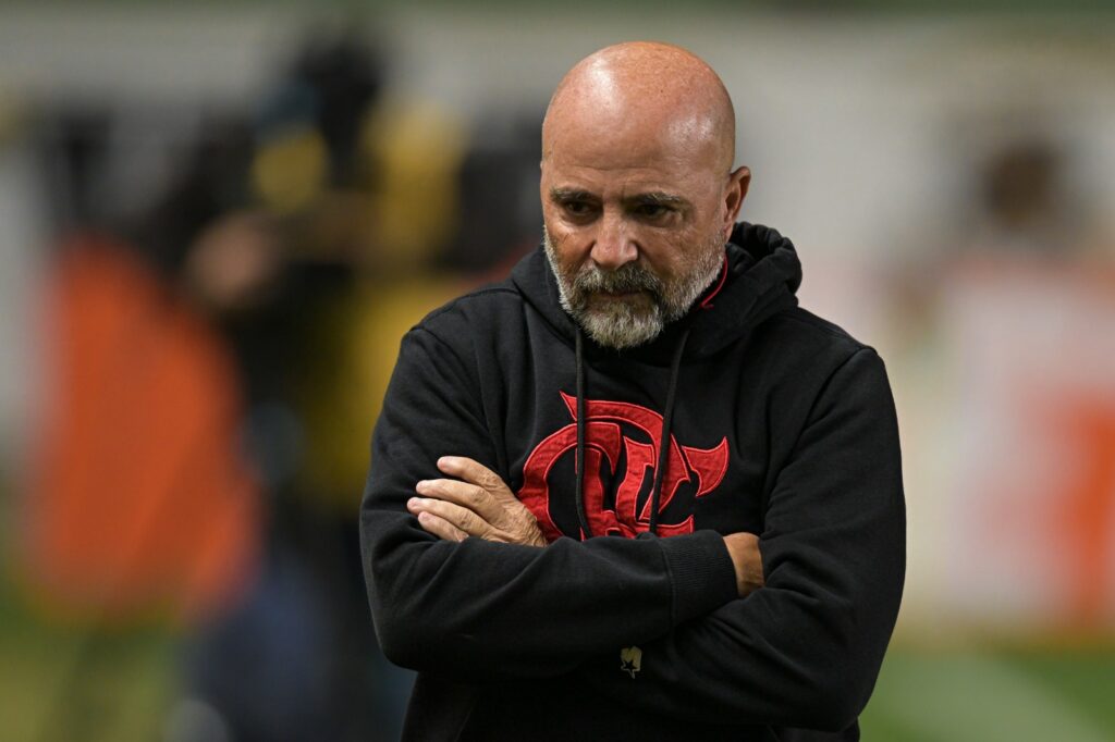 Jorge Sampaoli demonstra preocupação durante exibição ruim do flamengo