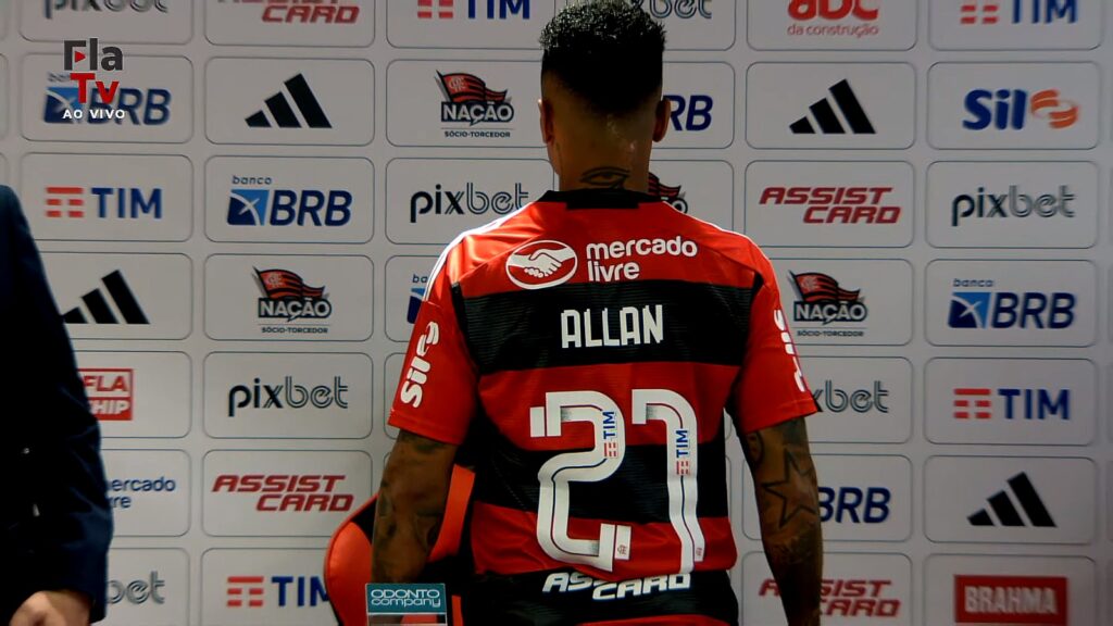 Ex-jogador do Liverpool agradece a Allan pela homenagem ao escolher número que irá usar pelo Flamengo nesta temporada