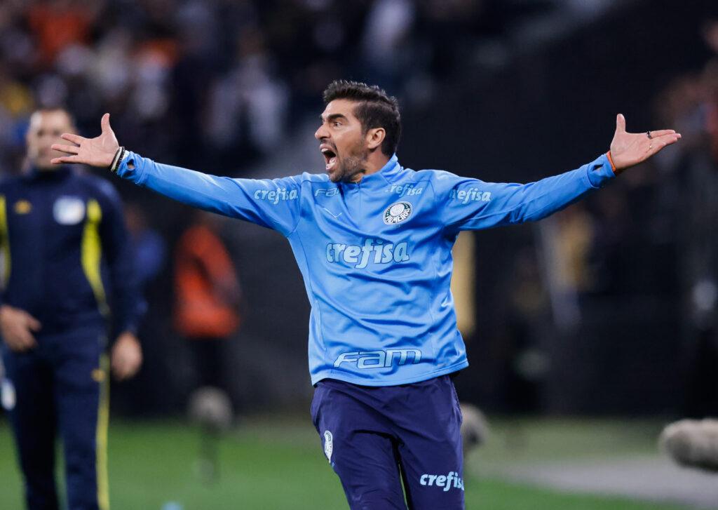 Palmeiras acerta venda de 2 jogadores às vésperas de jogo com Flamengo