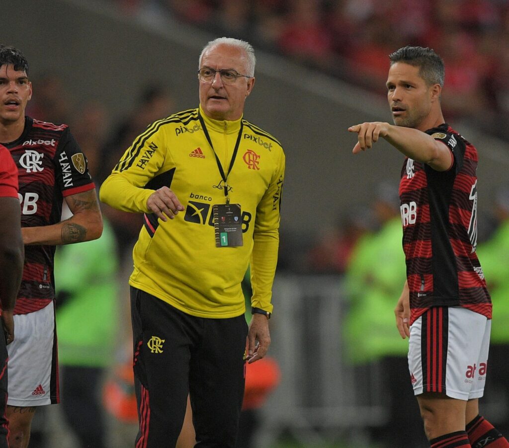 Dorival Júnior e Diego Ribas em jogo do Flamengo