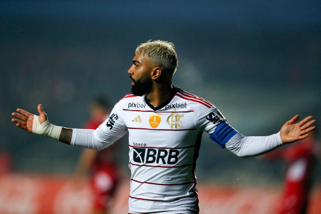 Gabigol fez o segundo gol da vitória do Flamengo contra o Athletico-PR