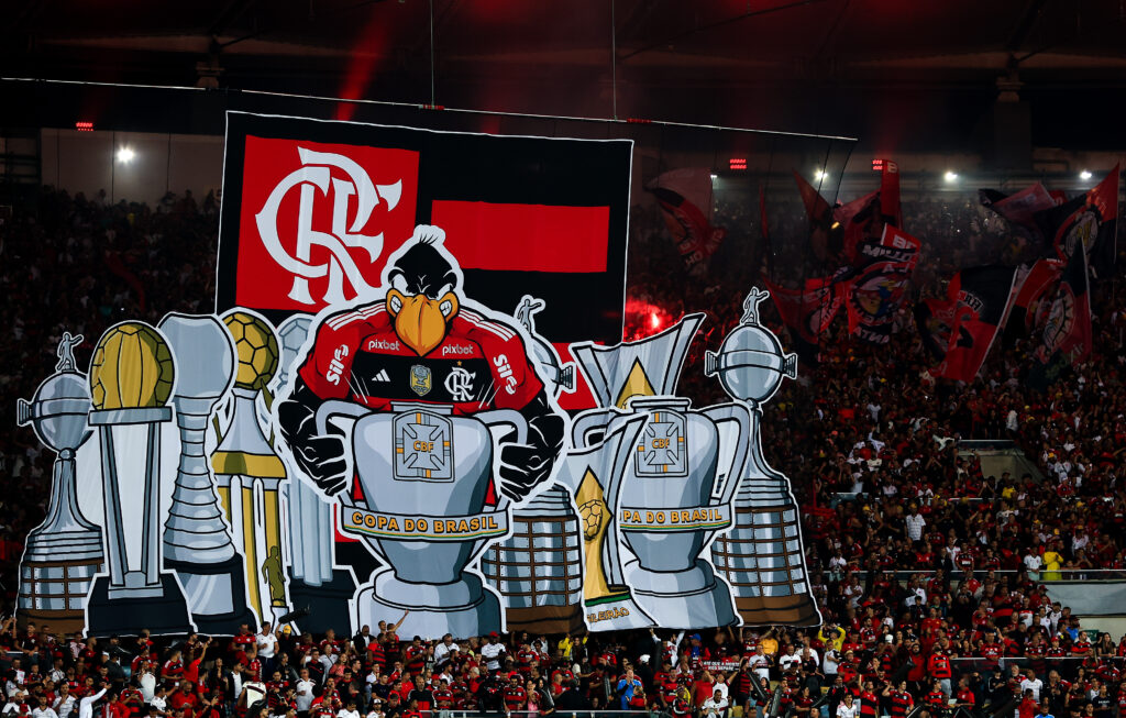 Torcedores do Flamengo no Maracanã; clube divulgou informações de ingressos para confronto com o Grêmio pela Copa do Brasil