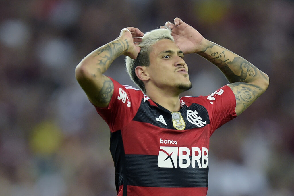 Pedro em campo pelo Flamengo