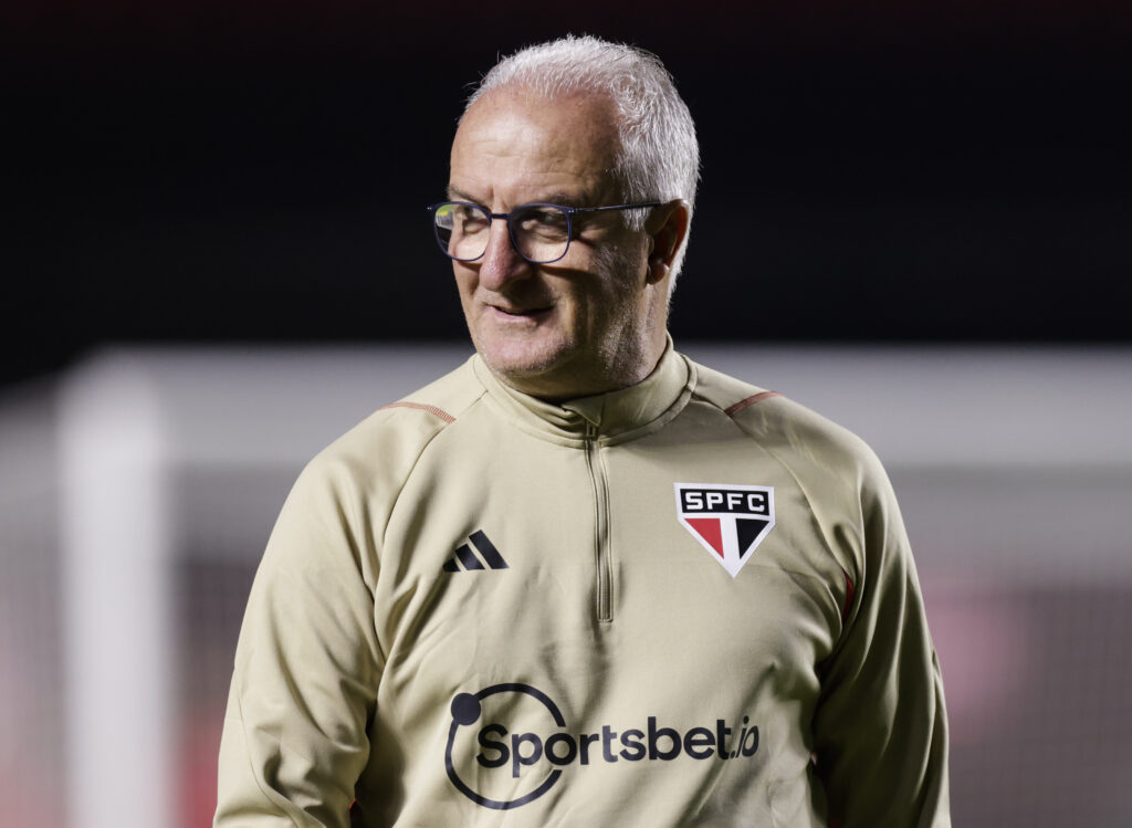 Dorival Júnior, ex-treinador do Flamengo e atualmente no São Paulo, foi cotado na Seleção Brasileira ao invés de Fernando Diniz