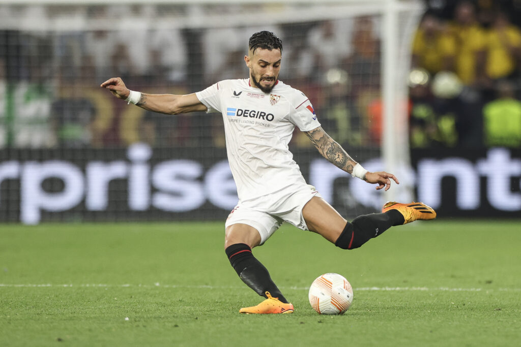 Lateral que teve nome ligado ao Flamengo nos últimos dias, é anunciado em clube árabe e jogará com gigante do futebol