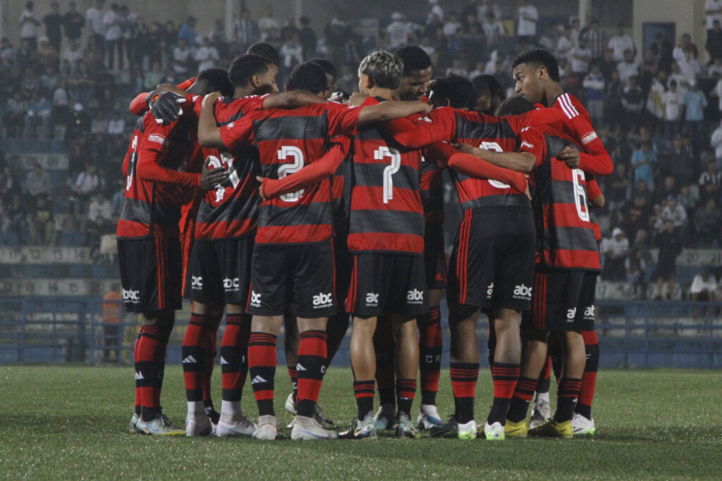 Lorran, da base do Flamengo, receberá chance ao ser relacionado contra o Cuiabá