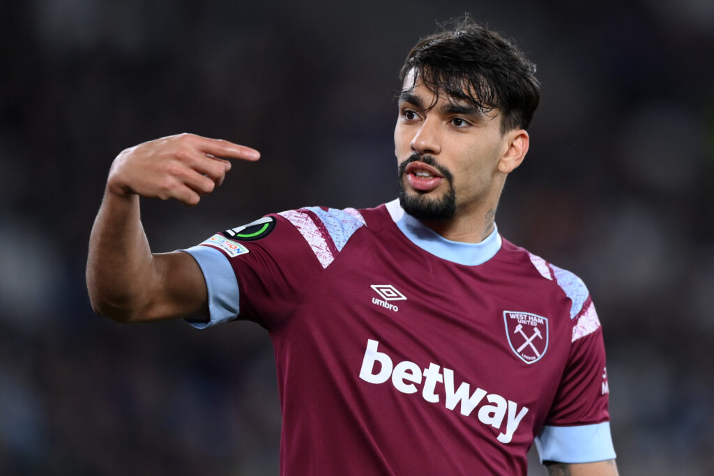 Lucas Paquetá em jogo do West Ham; c