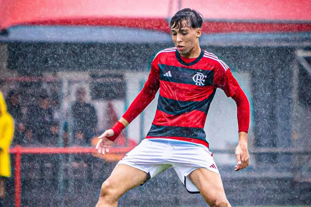 Luiz Felipe, volante da base do Flamengo (sub-15) que superou problema no coração