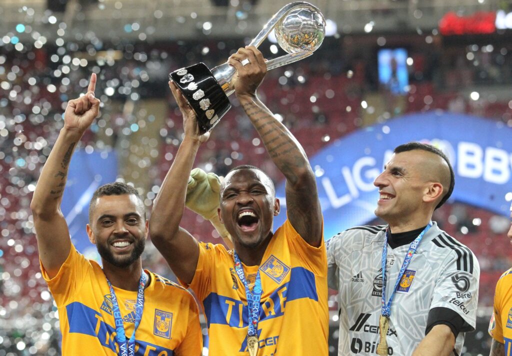 Goleiro do Tigres, time de Samir, ex-Flamengo, defende cobrança de pênalti na Leagues Cup após protagonizar momento bastante inusitado